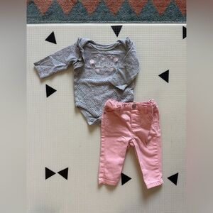 Carters|Baby girl outfit,Gray textured long sleeve w LOVE floral design & jeans•